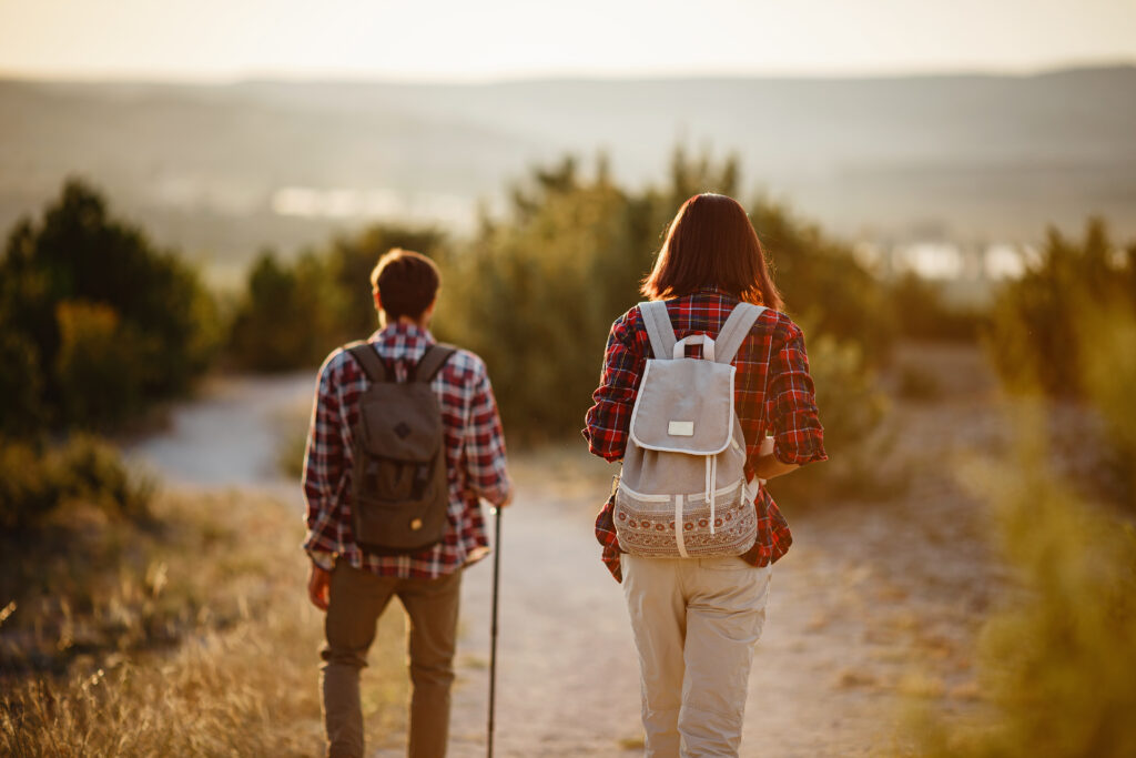 happy-young-couple-having-fun
